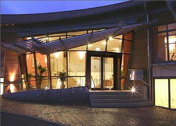 Privatklinik für kosmetische Chirurgie Frankenberg - Privatklinik Frankenberg, Eingangssituation Privatklinik für kosmetische Chirurgie Frankenberg